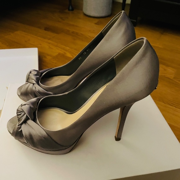 Dior silver/ pewter satin heels with bow size 38. Silver Plated Dior on heel - Picture 2 of 6